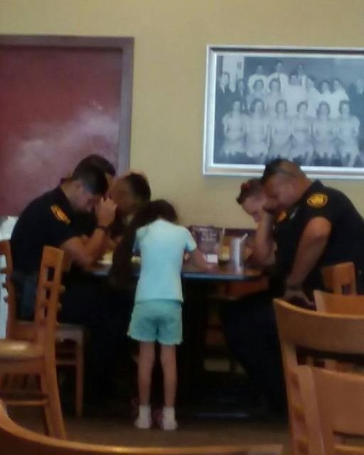 A LITTLE GIRL PRAYED FOR THEM AT DINNER—HOURS LATER, HER WORDS HAUNTED THEM