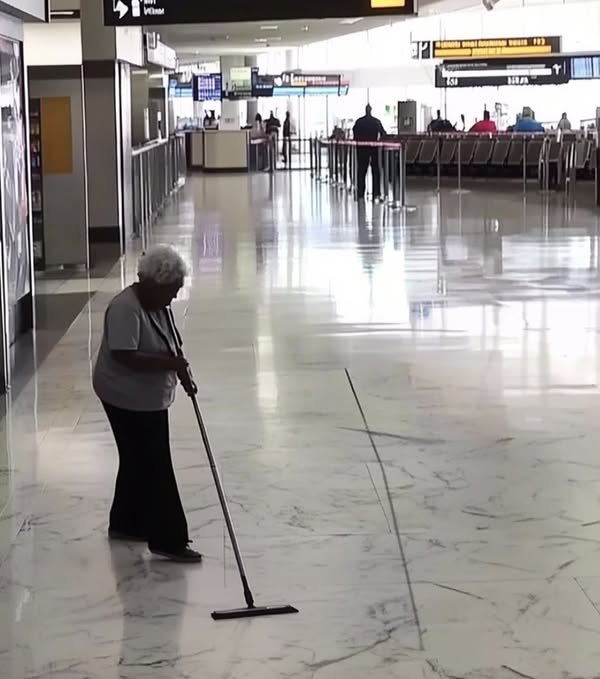 “Pilot’s Son Publicly Humiliated an Airport Janitor—Unaware His Dad Was Watching Every Moment”