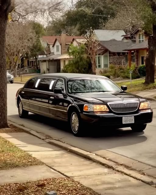 My Aunt Kicked Me Out of My Childhood Home After My Parents Died – Just as I Left Crying, a Black Limo Pulled Up