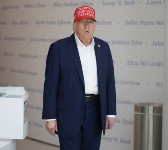 People Are Concerned About Trump After Spotting Small Detail In This Photo